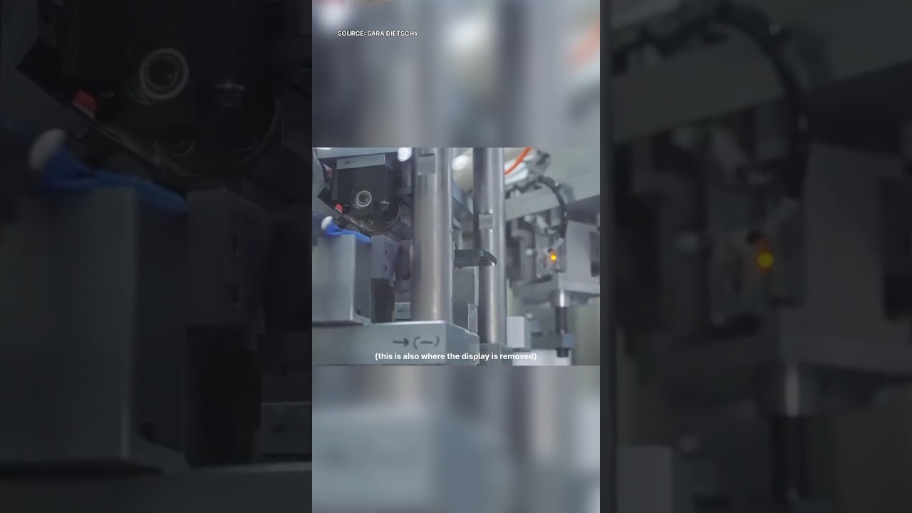 The iPhone Recycling Robot by Apple - &lsquo;DAISY&rsquo; 🔥 #shorts #apple #iphone #robots #tech #facts
