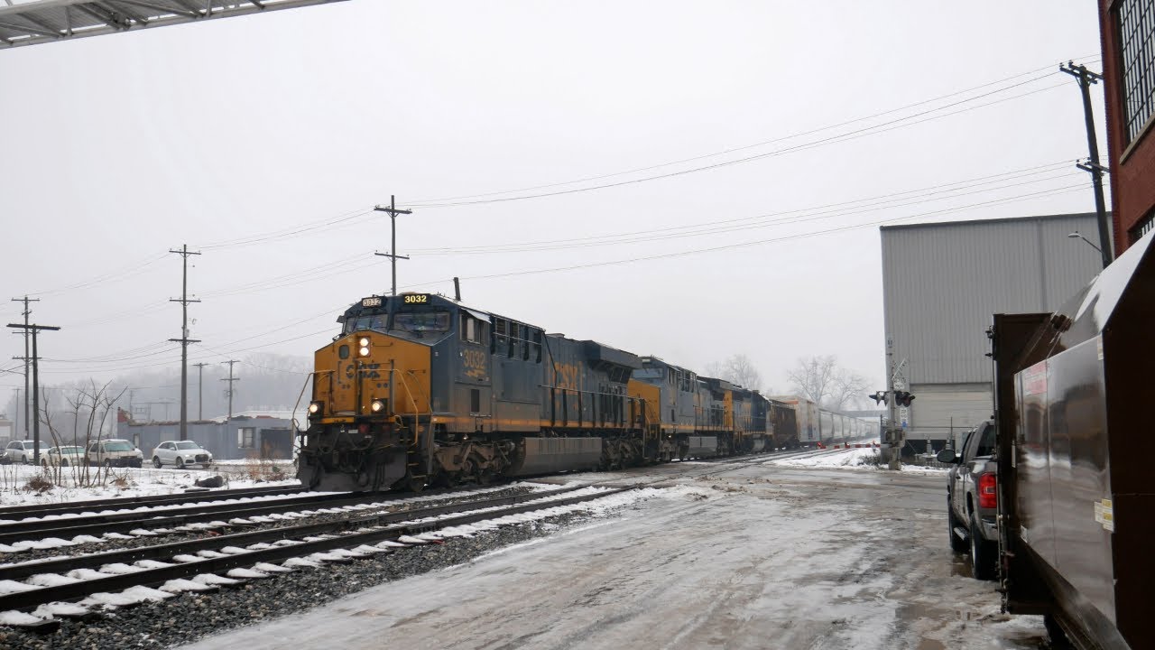 CSX L303 Leaves Grand Rapids In Winter