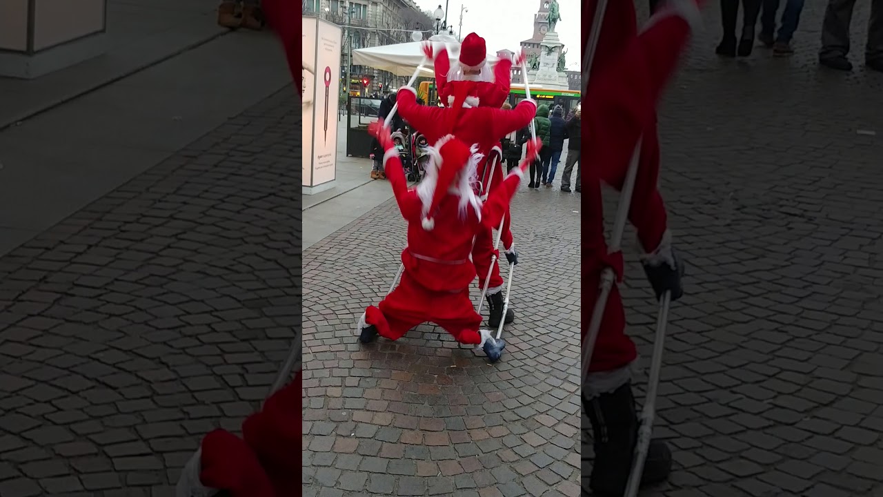 The three Dancing santas