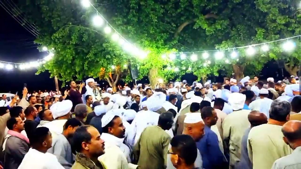 حفلة رهيبة للعاشق المجد يشرق من ثلاث مطالع هي بنت من