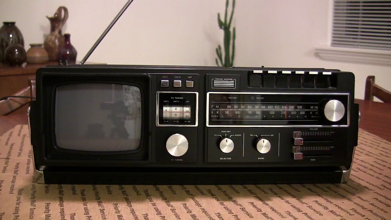 TOYOMEKA TMK 725, radio, tv & cassette player.