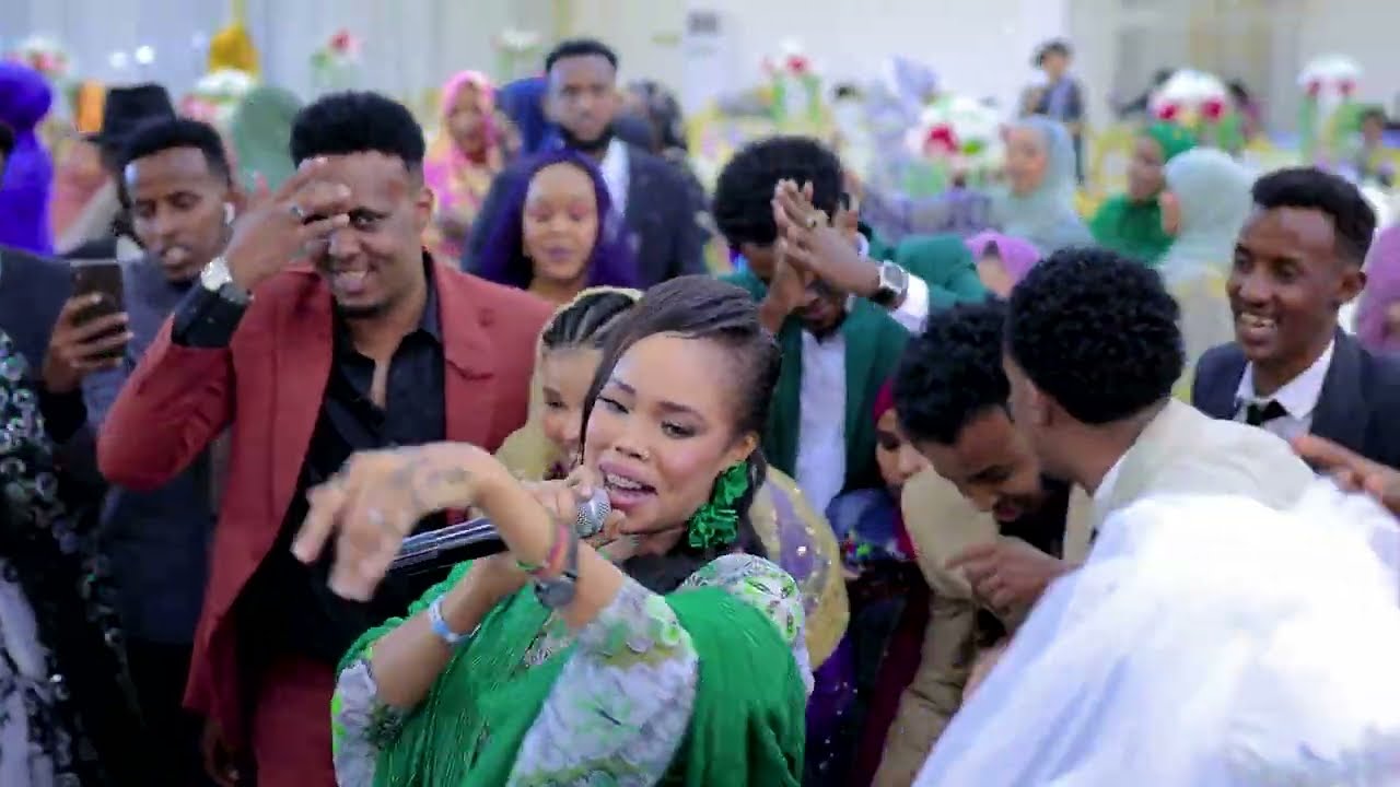 DEEQSAN CABDINASIR - AROOSKII CALI ZAKI & JUWEERIYA