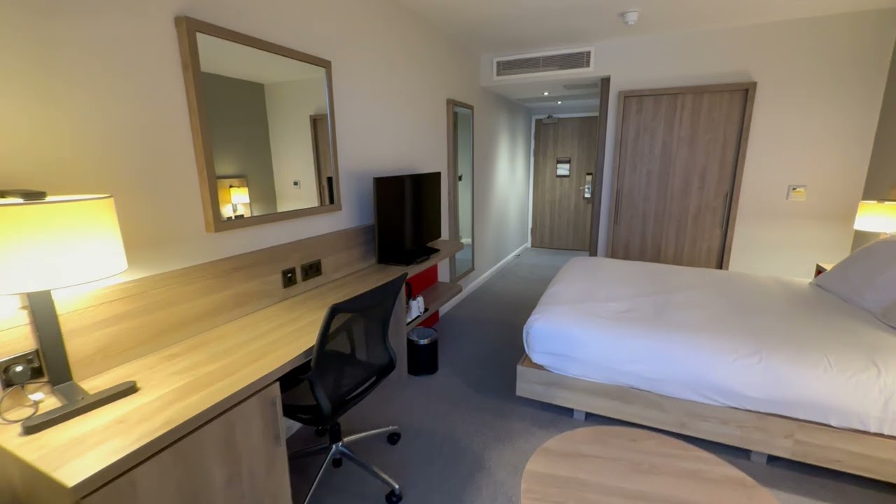 Hilton Garden Inn Manchester Room Tour