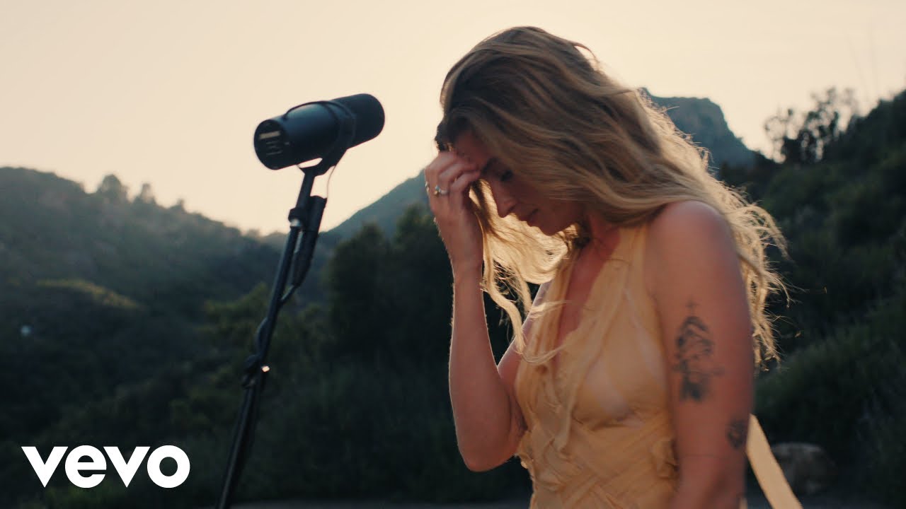 FLETCHER - Good Girl / Gone Girl (Live Performance)