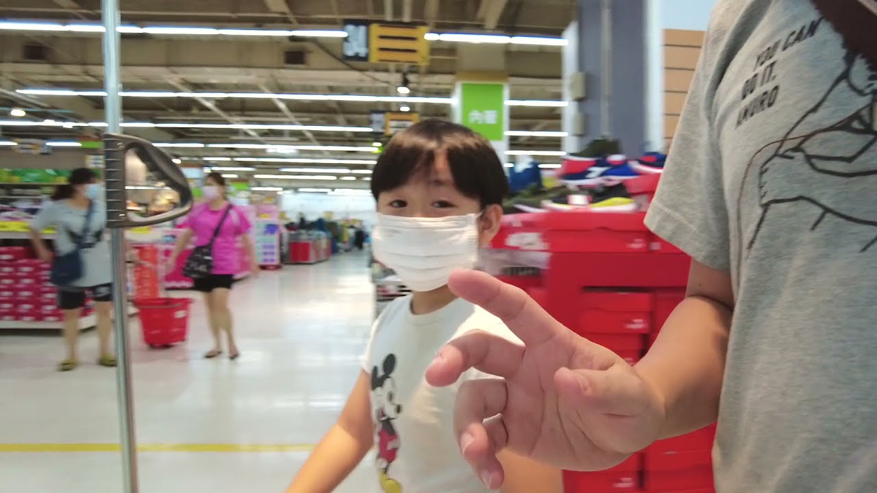 逛大賣場買鳳梨酥月餅｜跟兒子被送禮物嚇一跳｜非常感謝