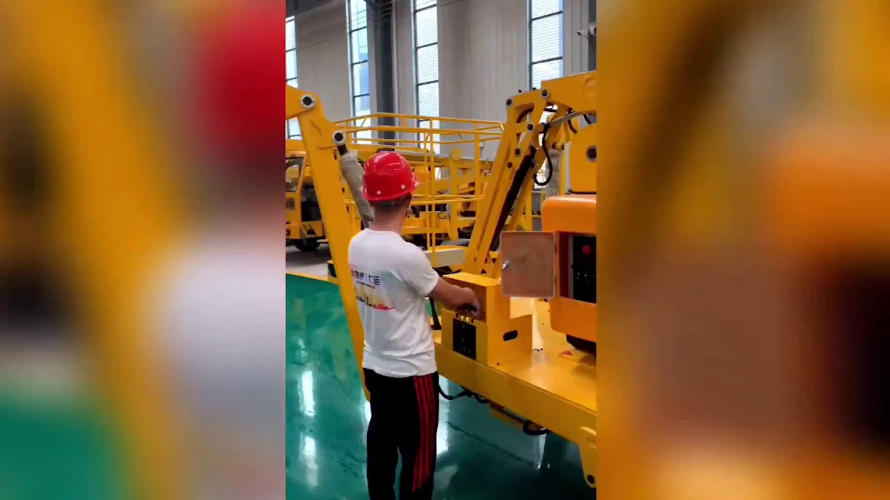 Towable boom lift