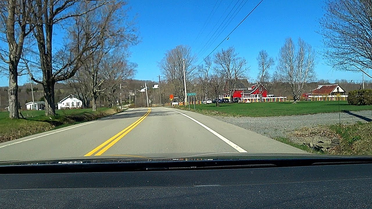 V189 Driving thru Hantsport NS Canada Apr 2023