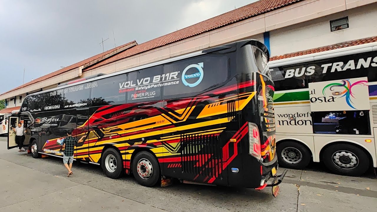 HUNTING BUS DI TERMINAL KAMPUNG RAMBUTAN JAKARTA TIMUR