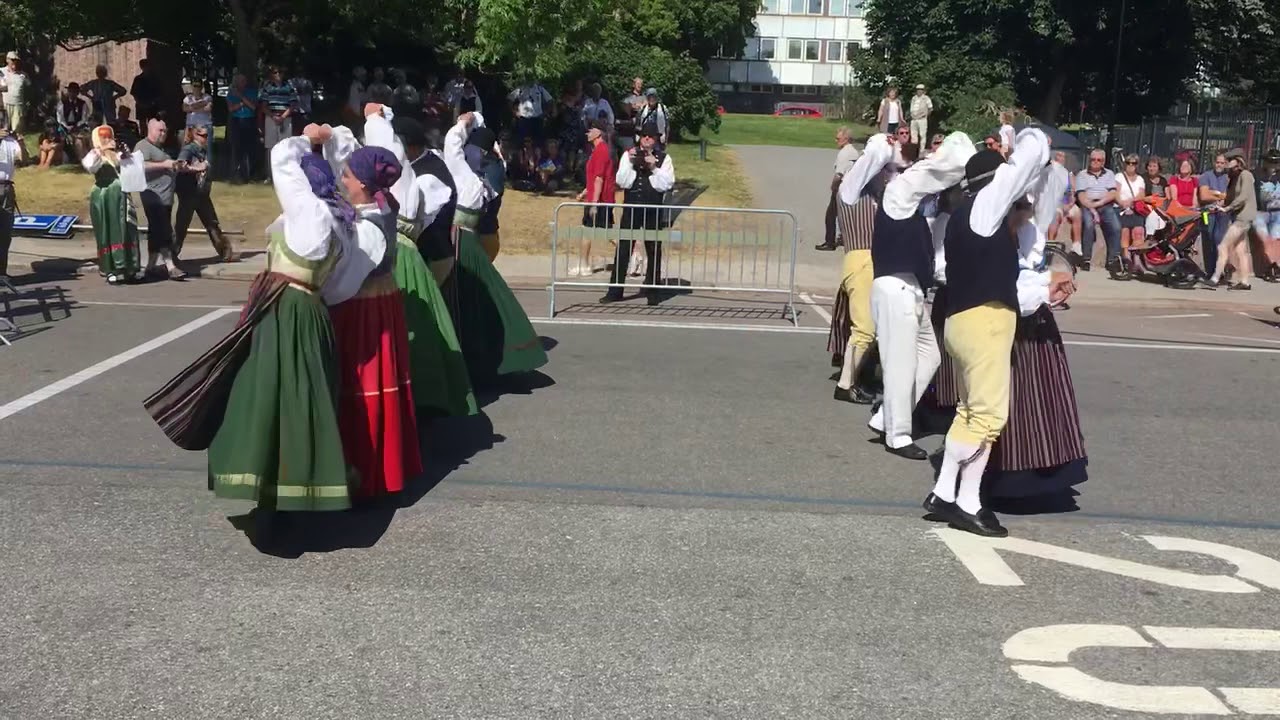 S&ouml;dersl&auml;ttspolska med Malm&ouml; Folkdansare