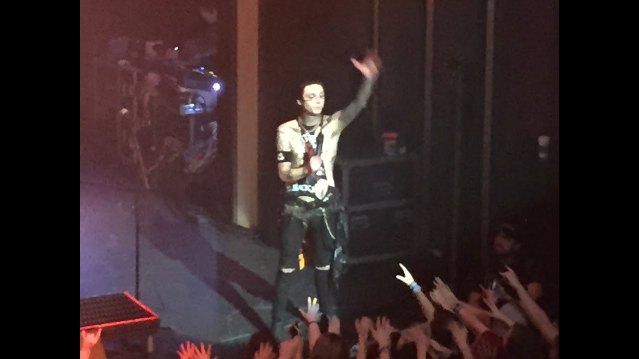 Andy Biersack Fight Heckler During Vancouver Show
