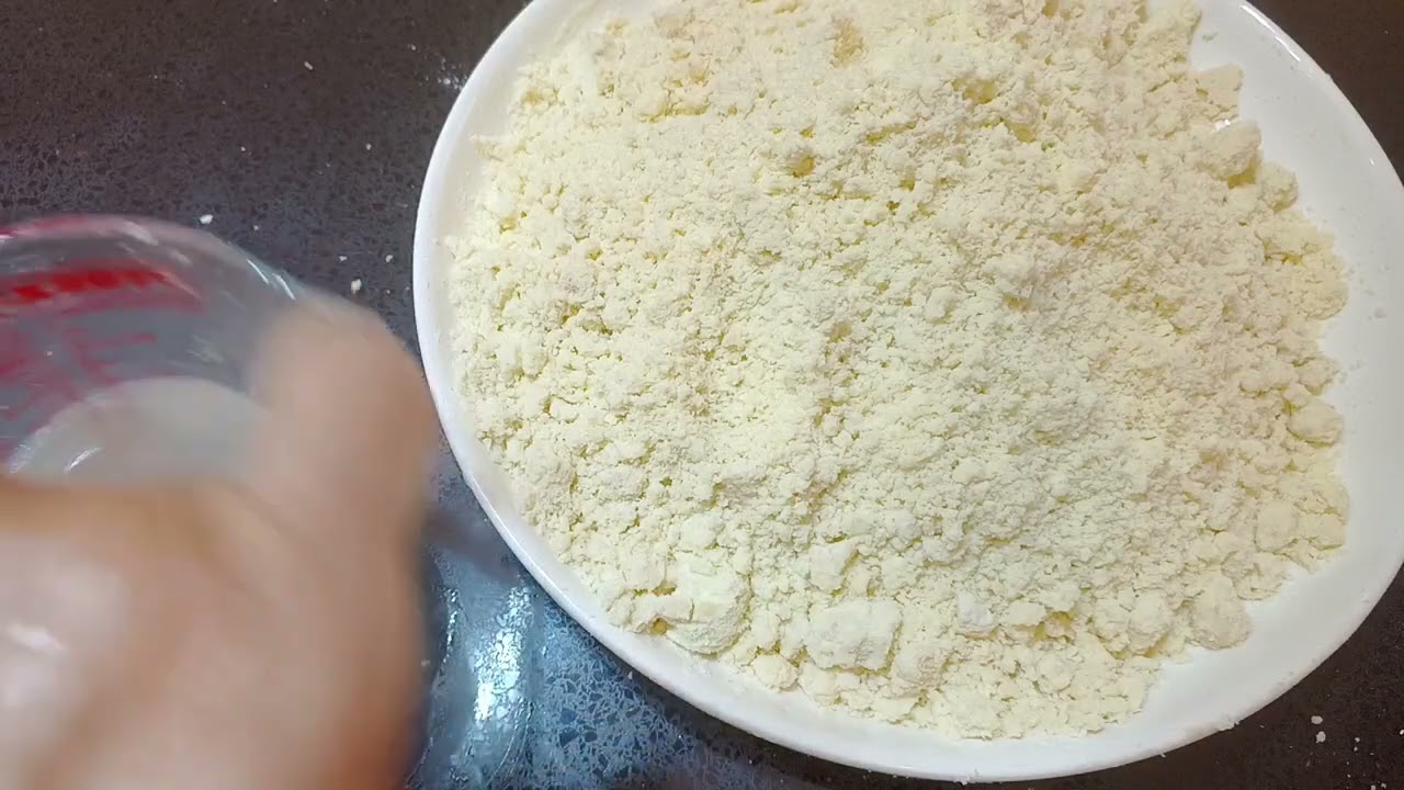 كليجة عراقية  من أقدم المخبوزات  الي تقدم ضيافةالعيد