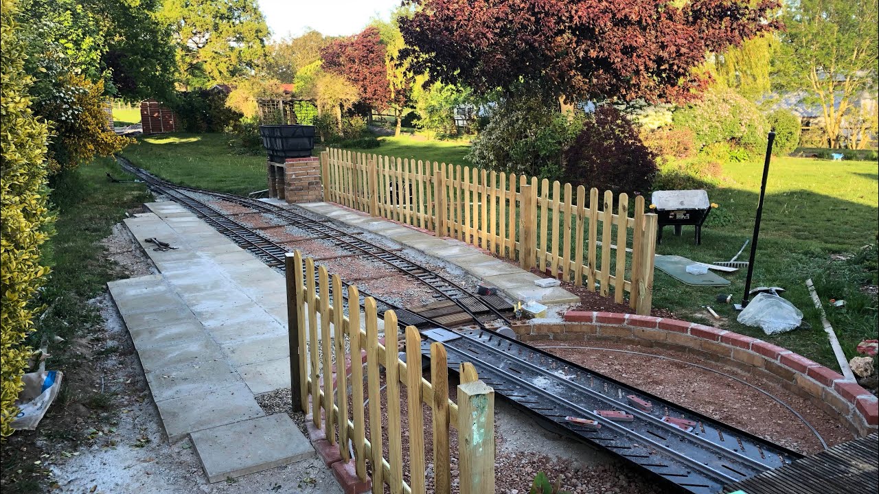 Building a Miniature Garden Railway: 4 - Turntable & Station