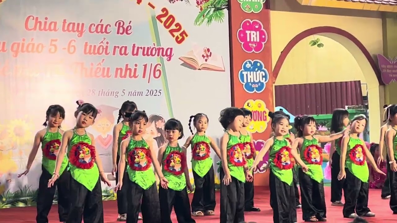 Muối 4 tuổi múa dân gian