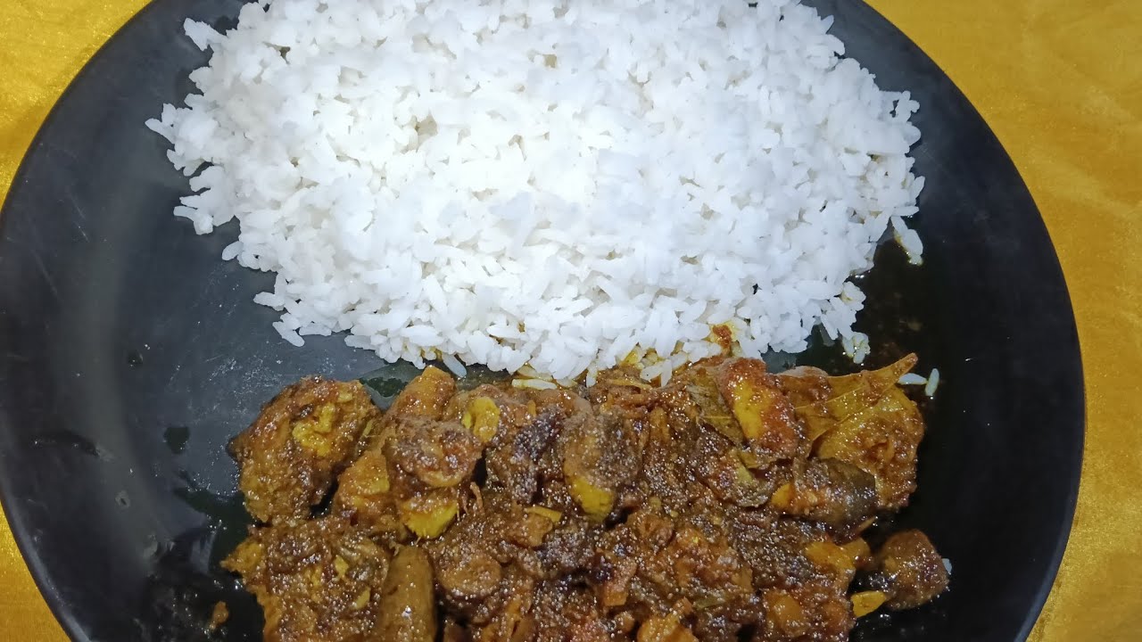 Hello doston today I eat rice and port kaleji and chamdi 🍛