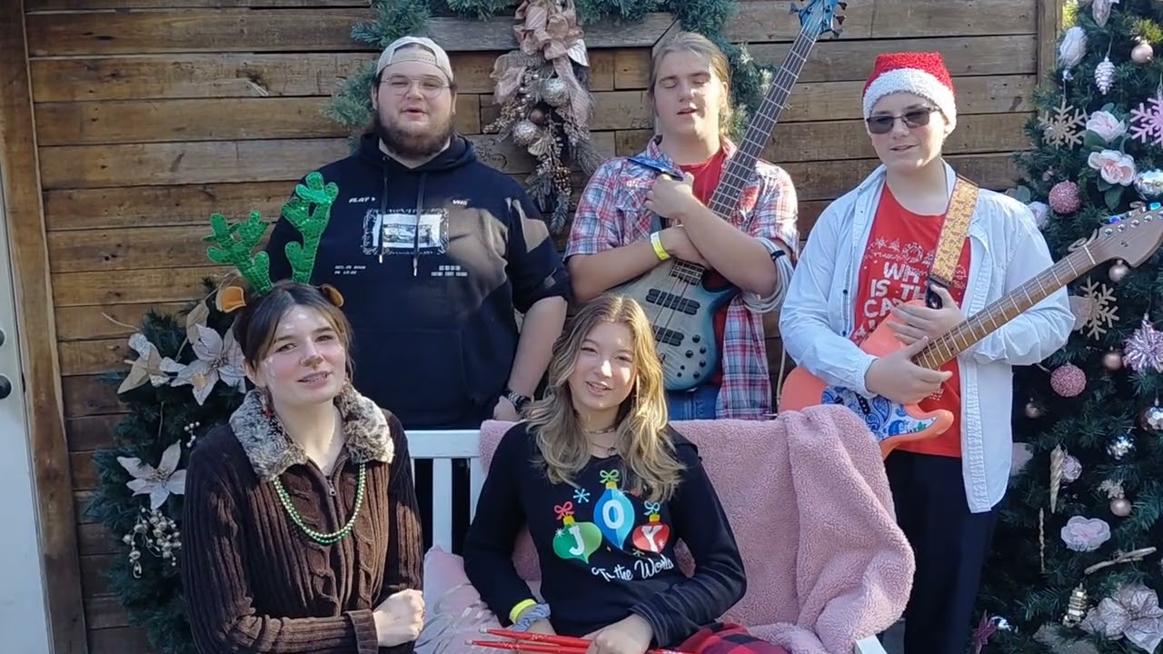 Lindsay's 4th annual Live & Loud Christmas Special