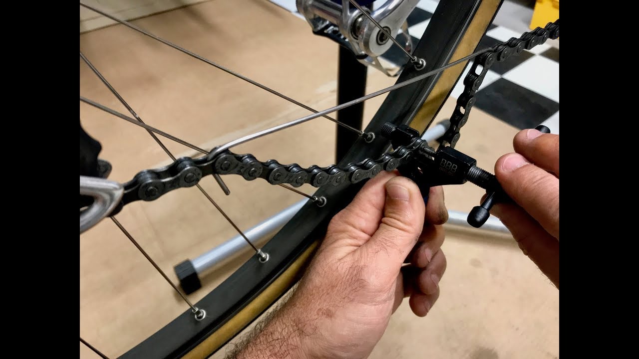 Comment démonter et remonter une chaîne de vélo.