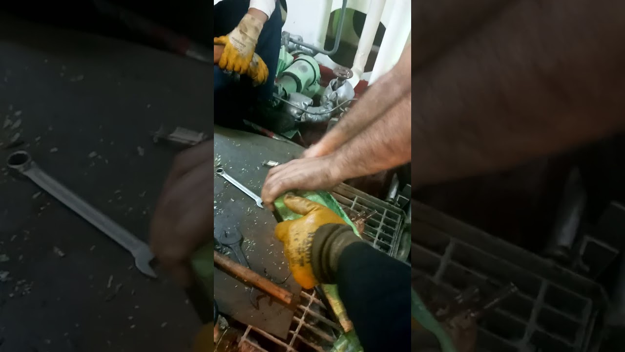 Ana makine tatlı su pompası salmastra değişimi.tersanede genel bakimlara devam ediyoruz. #dry dock