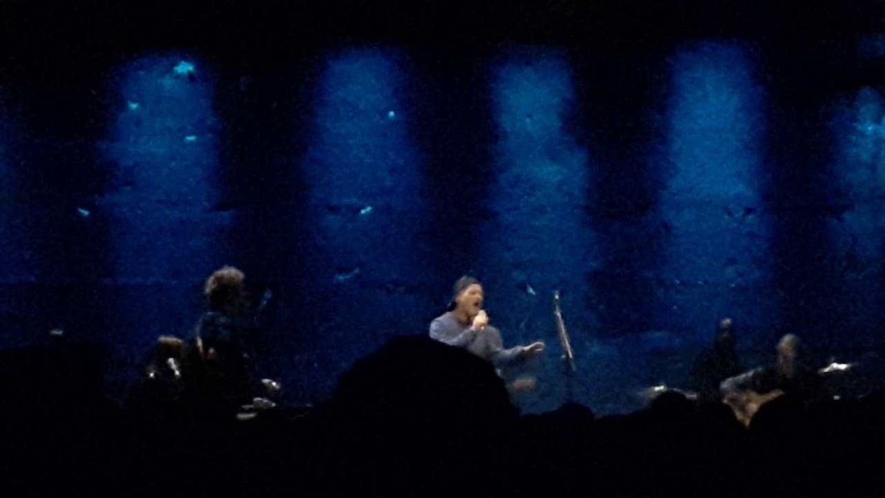 #Philip from #SimonCommunity sings with #GlenHansard in #VicarStreet