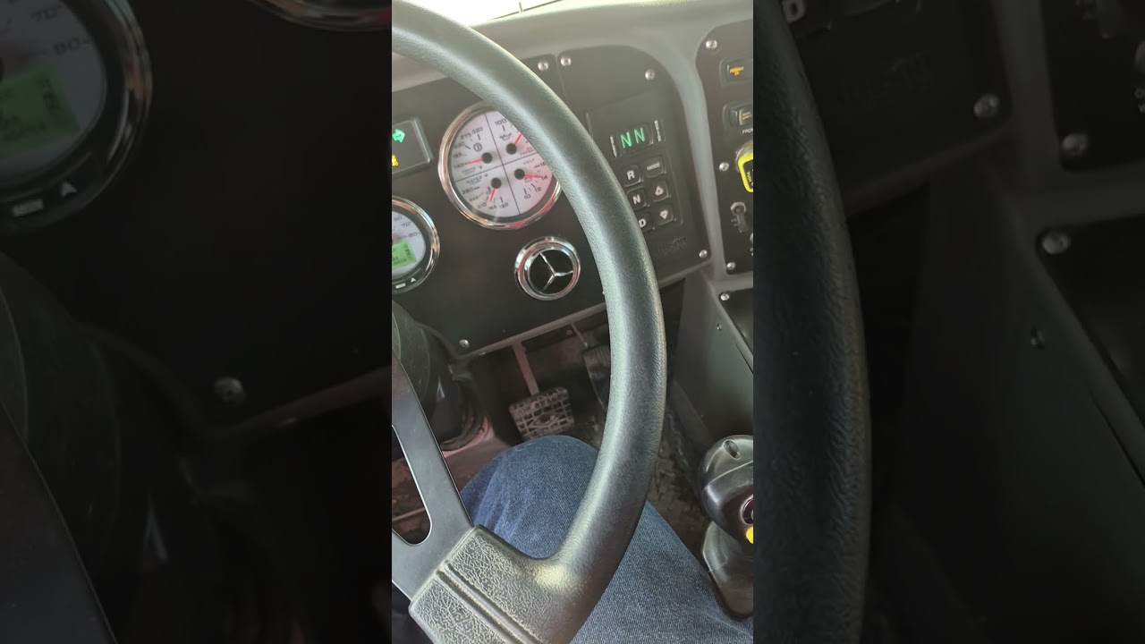 Como verter concreto con camión mezcladora, (trompo)  de descarga frontal 