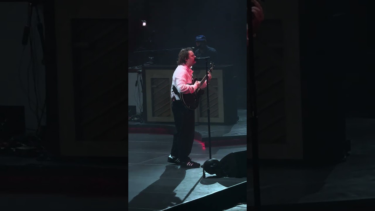 Hold Me While You Wait - Lewis Capaldi Melbourne 13/12/25