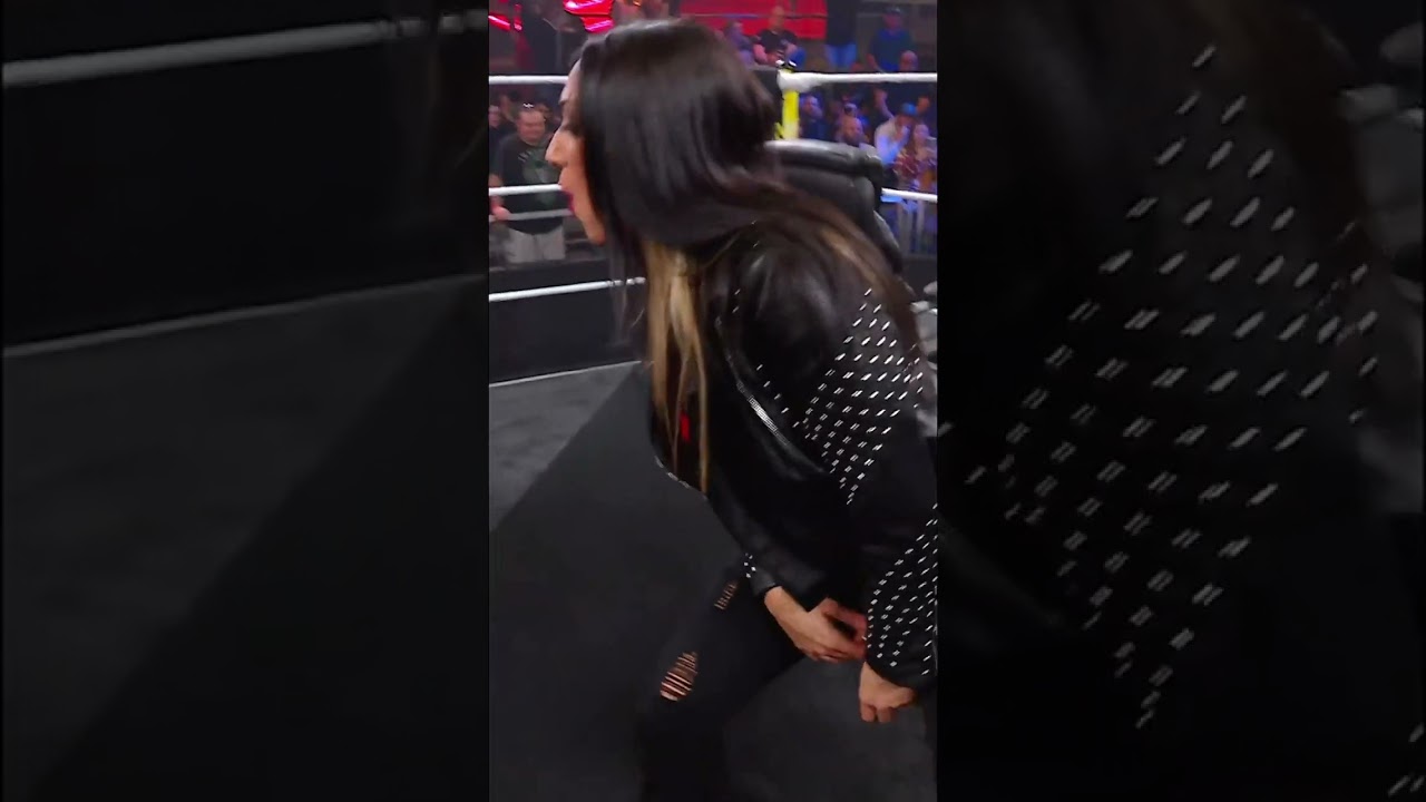 #Toxic Attraction just sent @roxanne_wwe through a table... #WWENXT