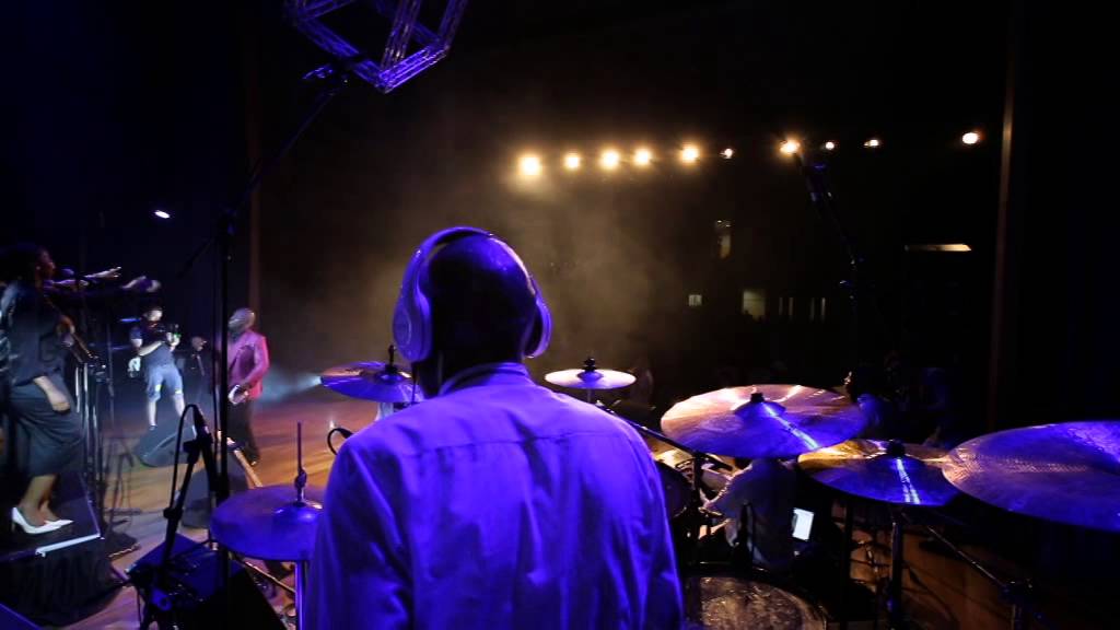 Sipho Ngwenya_ Uyingcwele (Live)