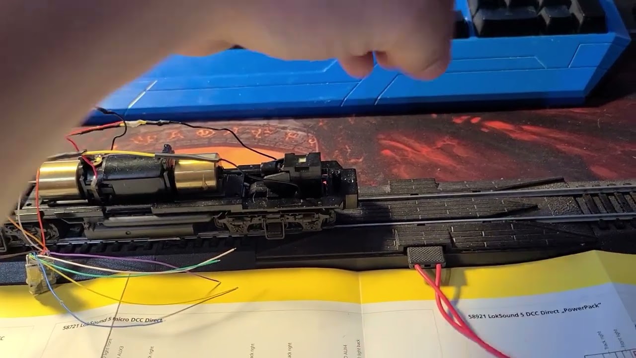 ESU-Loksound 58823 decoder install on ho scale GP-38