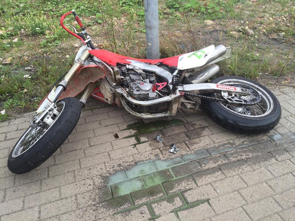 Honda CRF 450 ENGINE BLOWS while wheelie, almost wrecks!! SupermotoTrolls