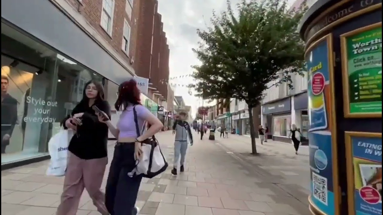 Walking AROUND Worthing Town centre.