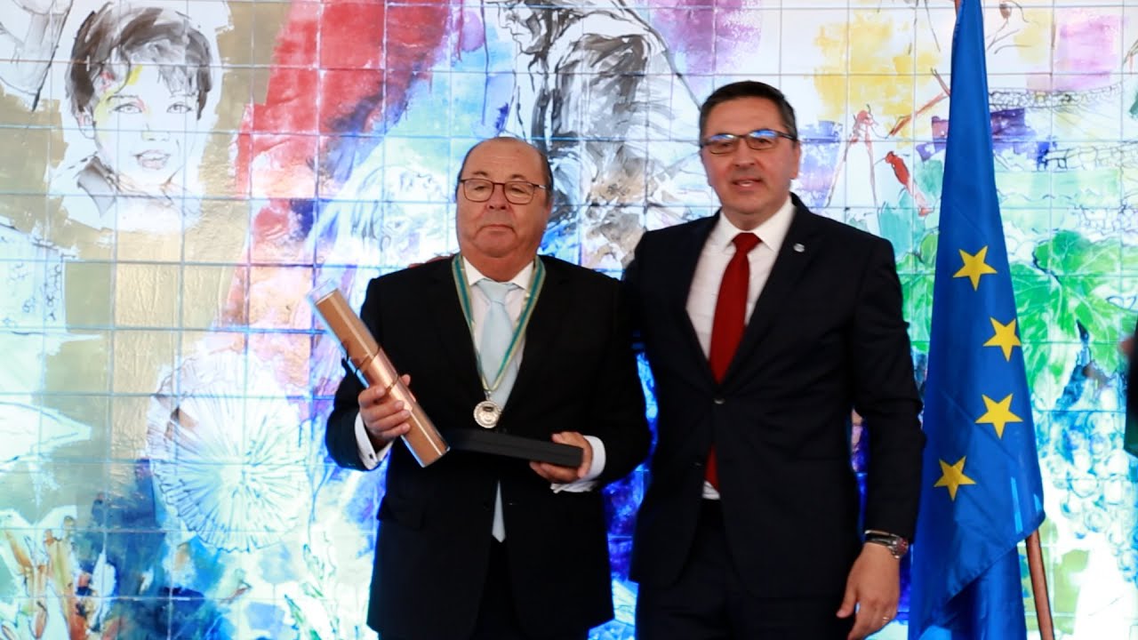 Município de Esposende condecorou Vassalo Abreu | Peneda Gerês TV