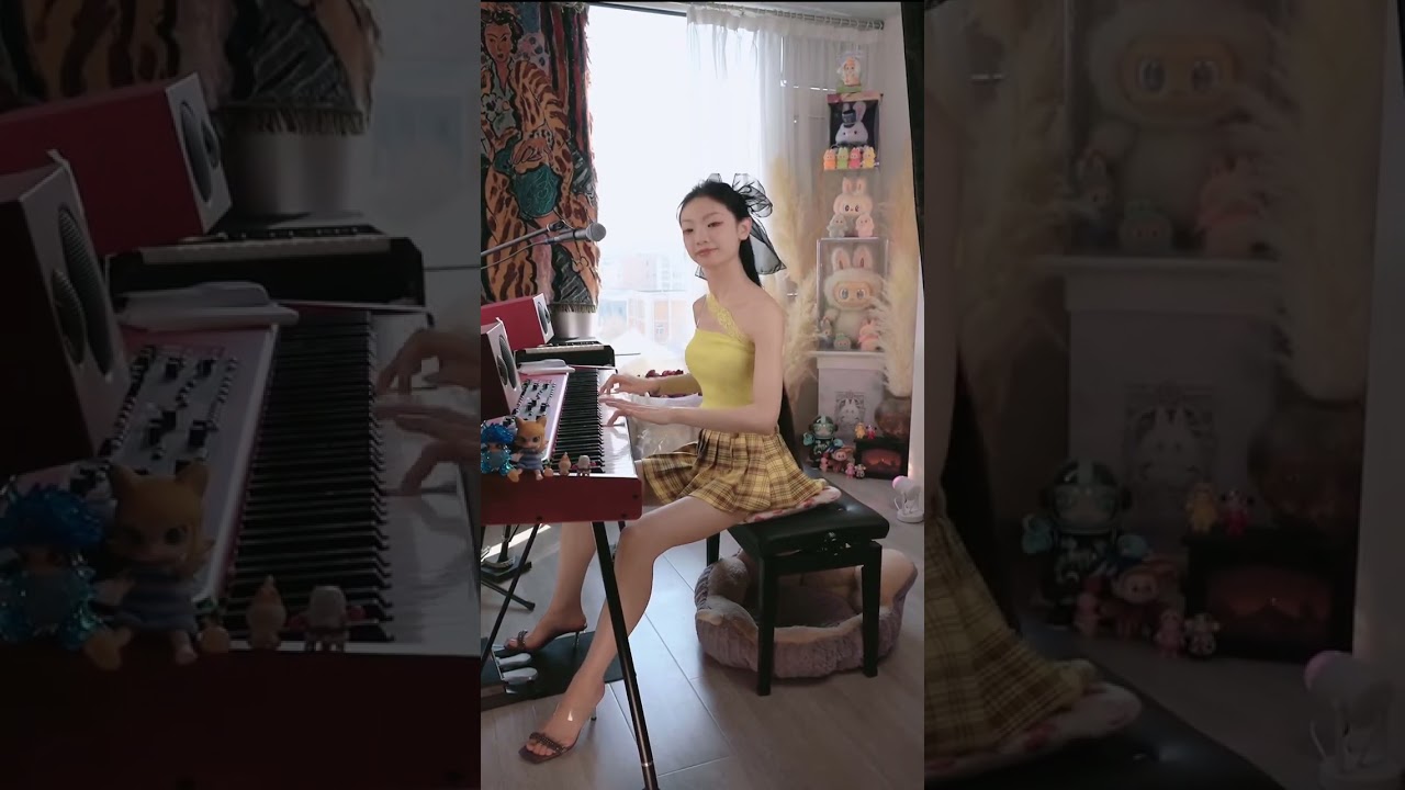 NO765、The piano girl's performance healed the fatigue of the whole day.鋼琴女孩的演奏，治癒了一整天的疲憊。