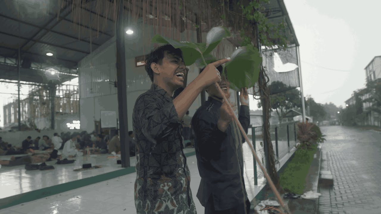 IPANG LAZUARDI - SAHABAT KECIL (VIDEO MOVIE BY SMA TRENSAINS MUHAMMADIYAH SRAGEN)