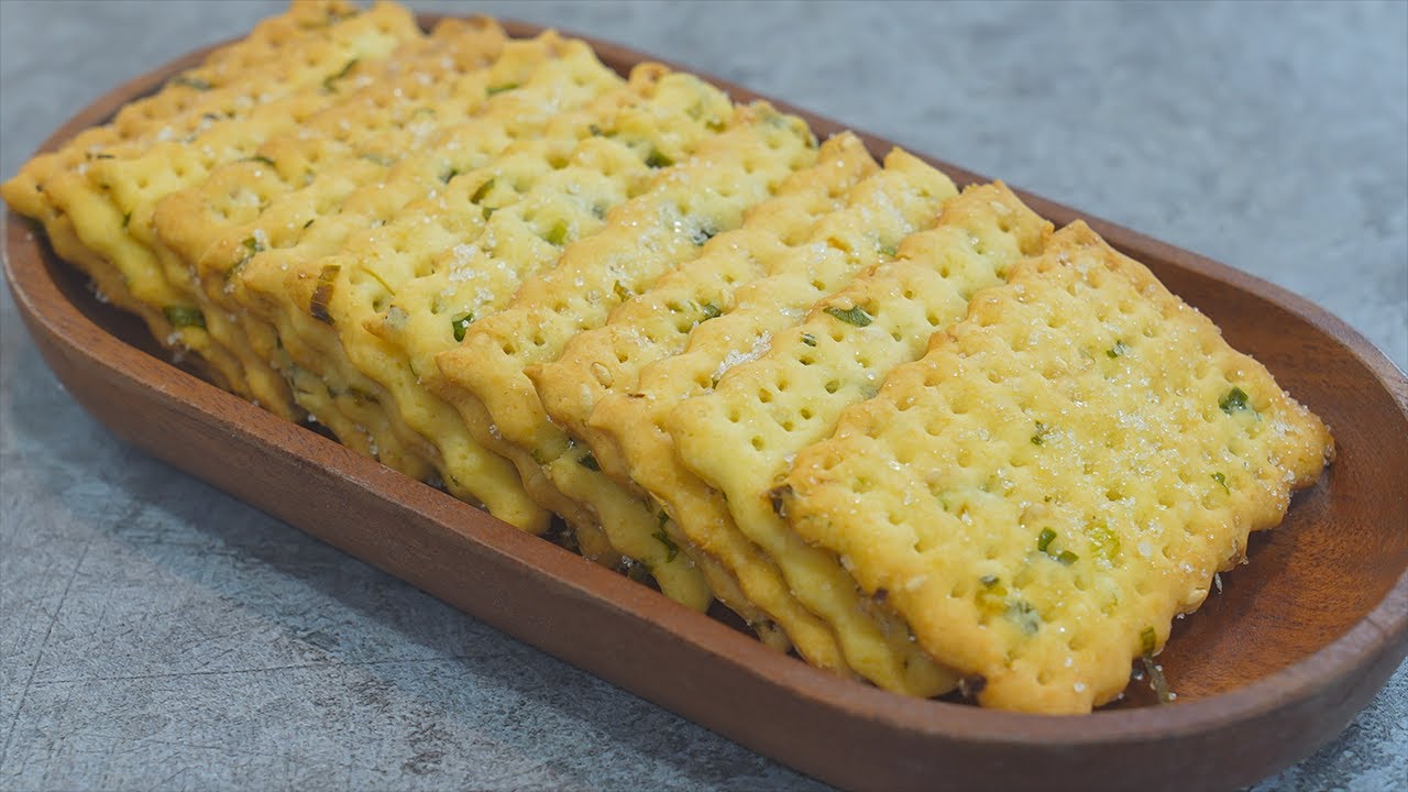 Идеальный рецепт крекера! Легко и Вкусно! Соленые крекеры с зеленым луком Рецепт