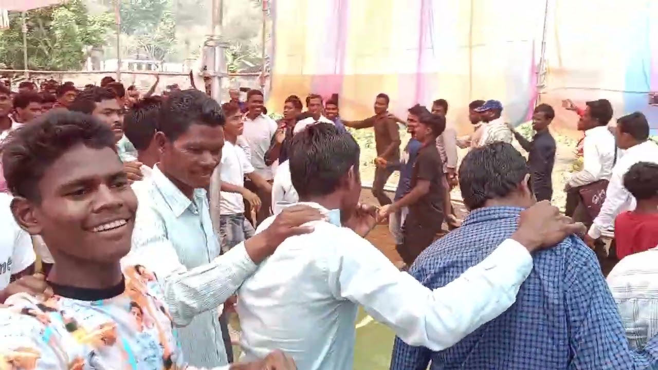 ఒరిస్సా గ్రామంలో దేవునికి  ఆత్మతో సత్యంతో సంతోషంగా ఆనందిస్తున్నారు చిత్రకొండ  గ్రామంలో 