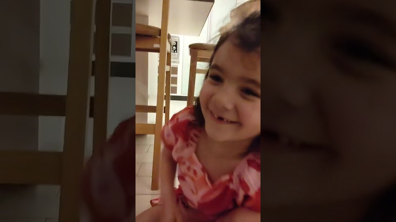 Luna conta história com Mamãe