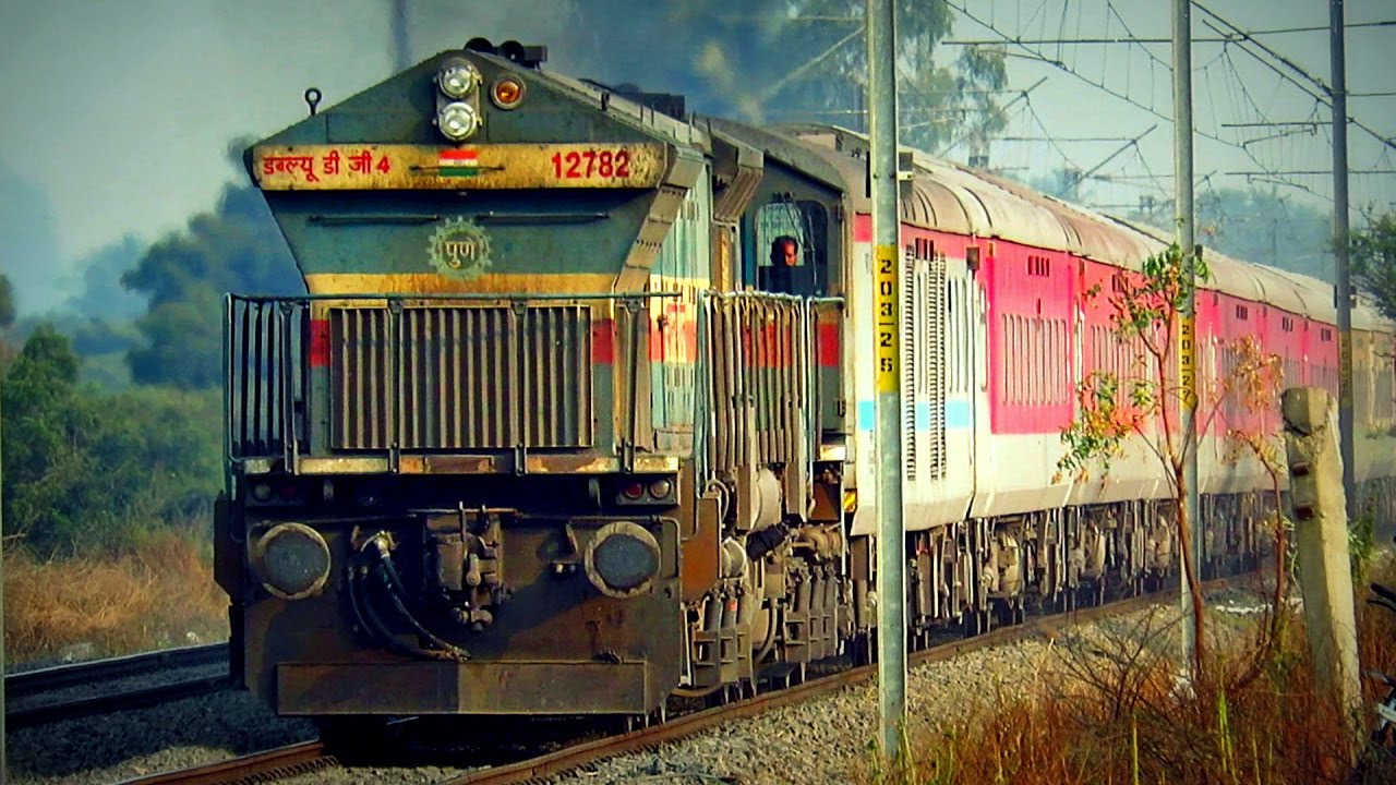 Amazing Variety of Traction on Pune - Daund Section !!