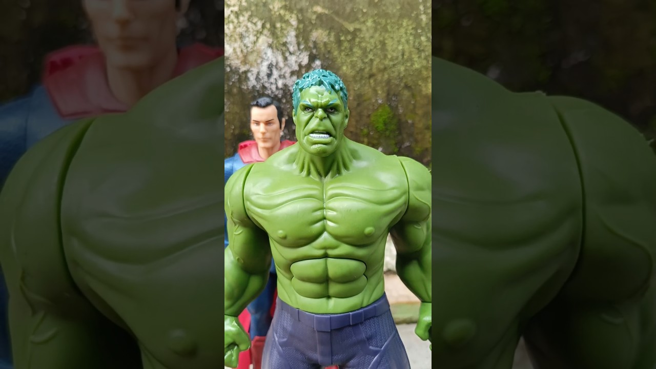 Hulk doesn't like little Superman. 💚🦸 #marveltoys #hulk #spiderman #toys