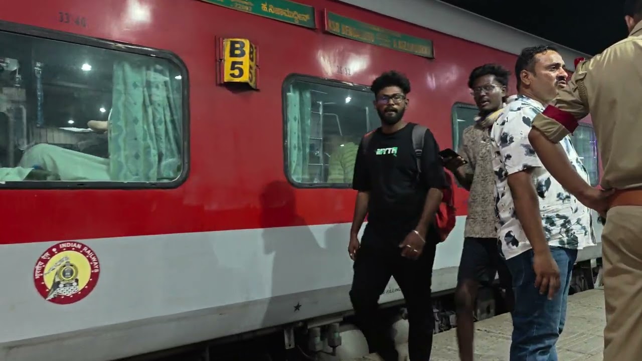 22692 SBC RAJDHANI EXPRESS arrival and departure from Agra Cantt Railway Station