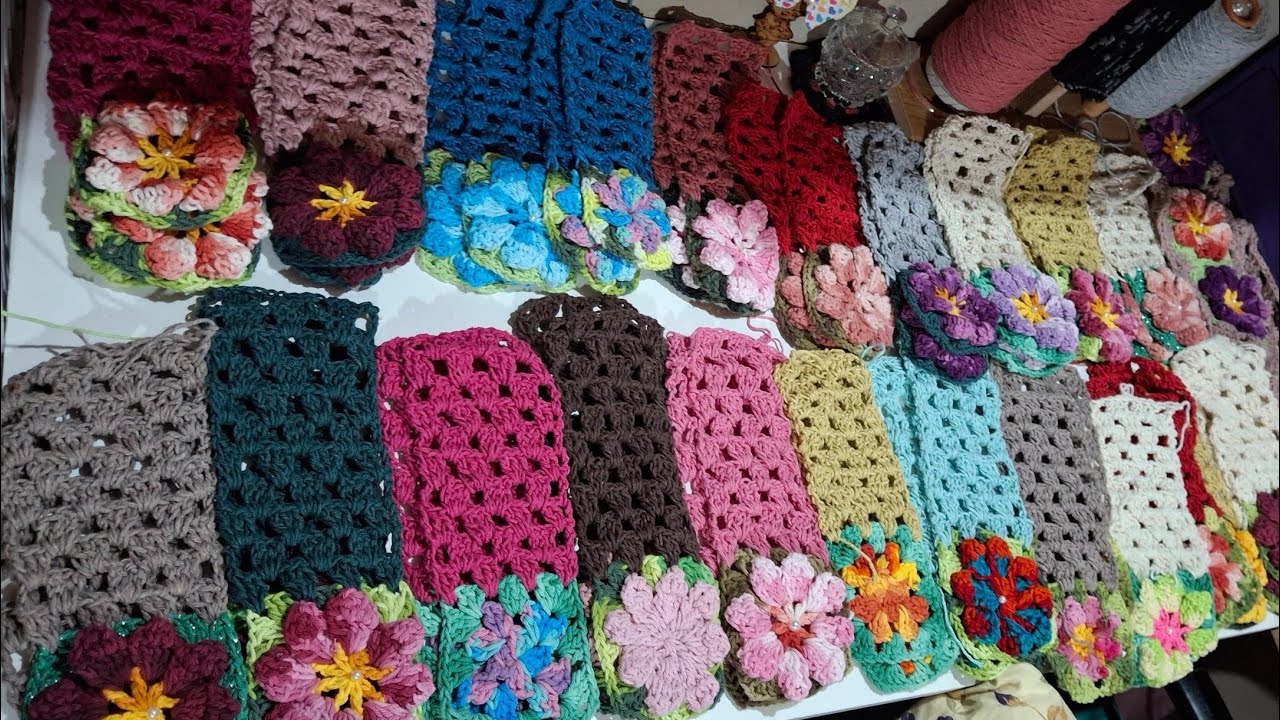 Ateliê em ação 🧶 Início da produção com sobrinhas  bases para 20 pares de tapetes da nova coleção.