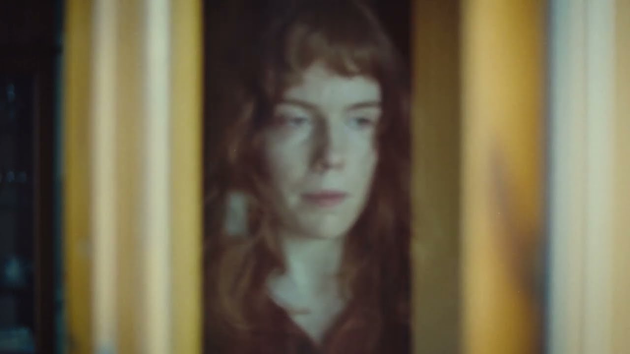 Elanor Moss - Sarah Waiting in the Car (Official Music Video)