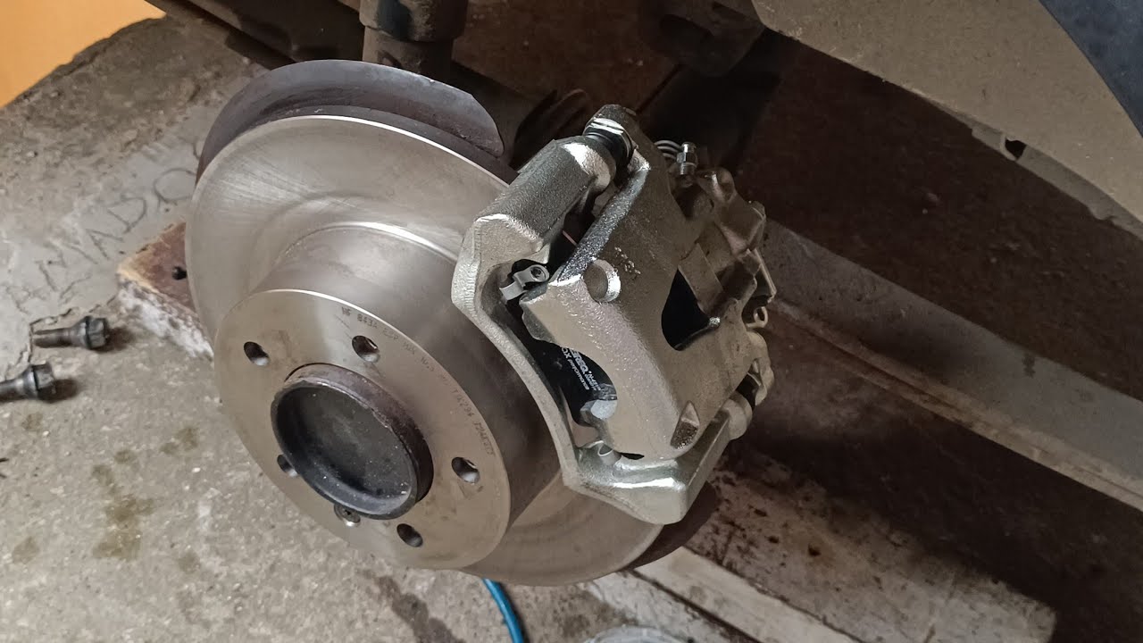 como trocar pinça de freio e disco traseiro da Renault Master