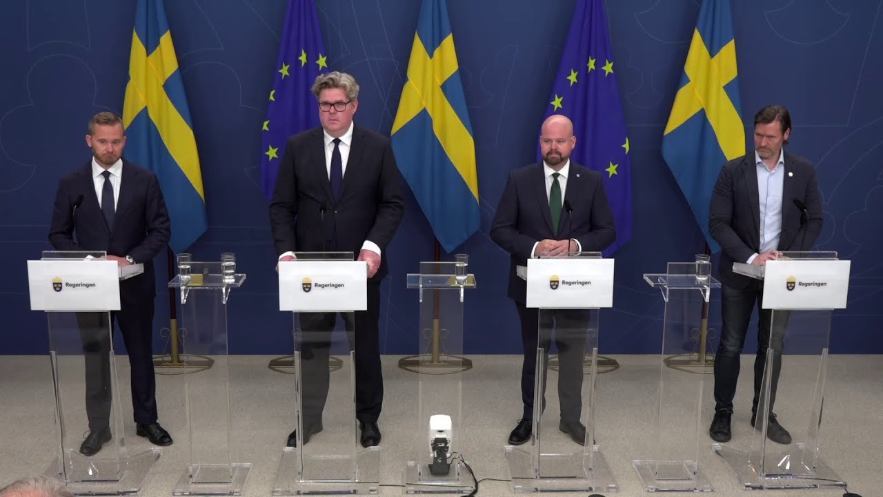 Regeringen och Sverigedemokraterna presenterar &auml;ndringar i vapenlagstiftningen
