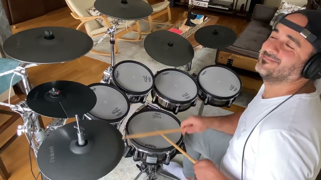 Kargo (Yıldızların Altında) ,Teoman (Uykusuz Hergece) , Mor ve Ötesi (Yaz yaz yaz) , Drum cover