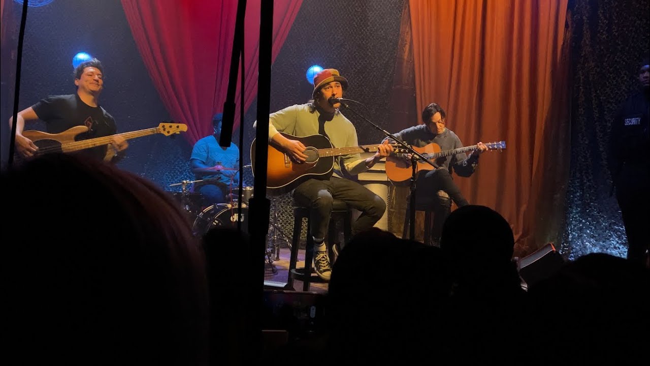 Pierce The Veil - Emergency Contact (LIVE @ the Glendale pop up in LA)