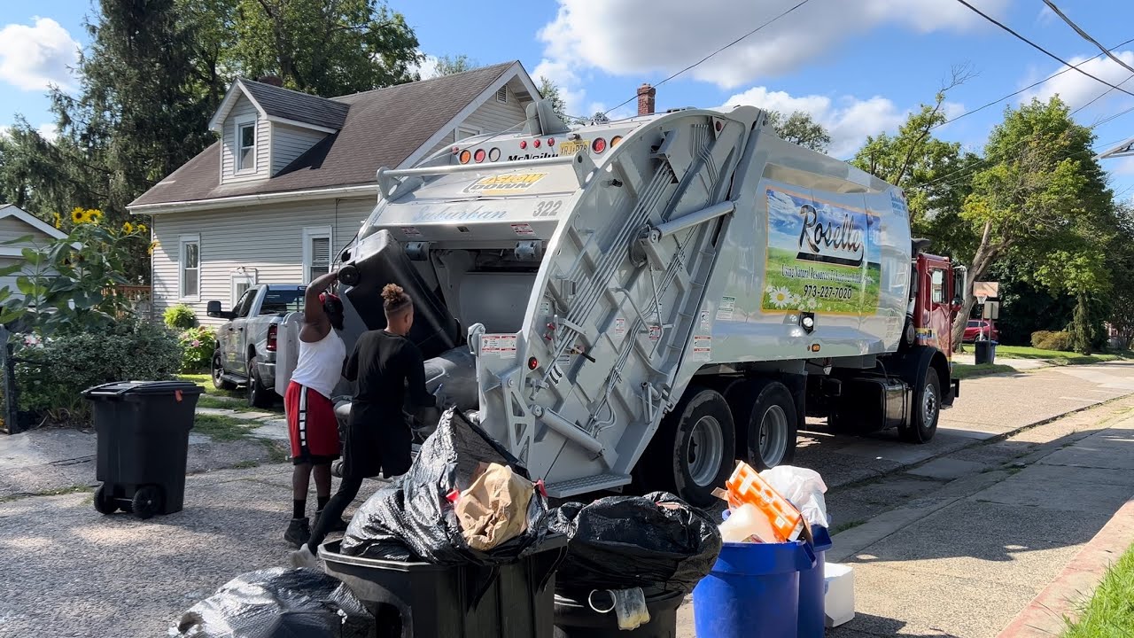 Super Fast Roselle McNeilus rear loader flying through extremely heavy manual trash!