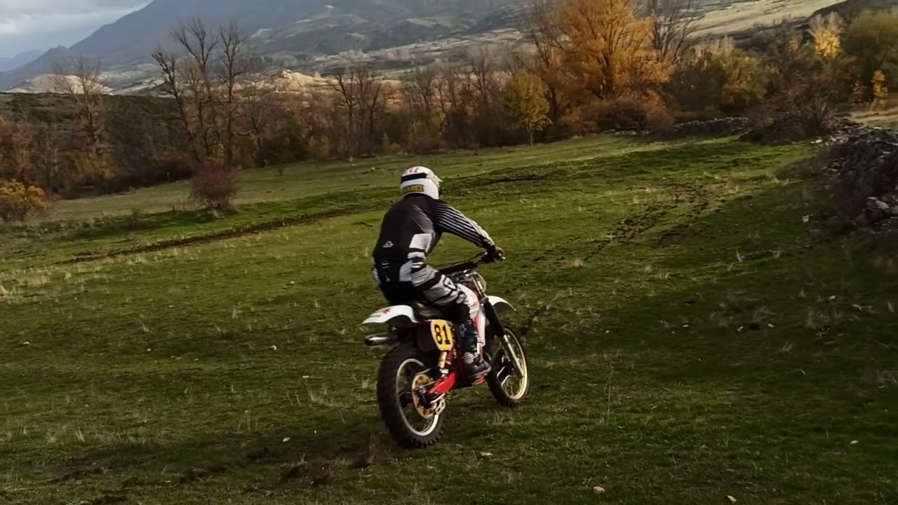 Entrenando curvas con la MONTESA  CAPPRA VG ATOMICA...