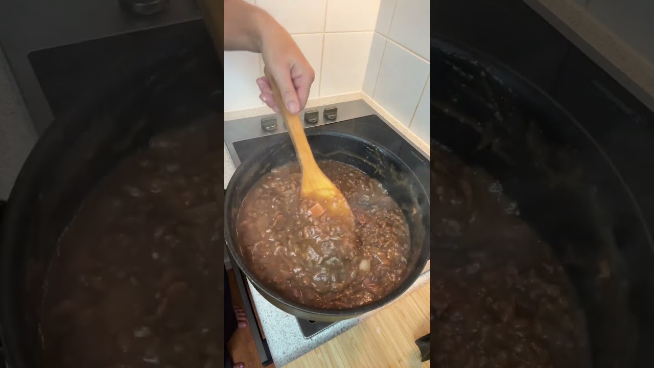 Пирожки с мясным фаршем и сыром