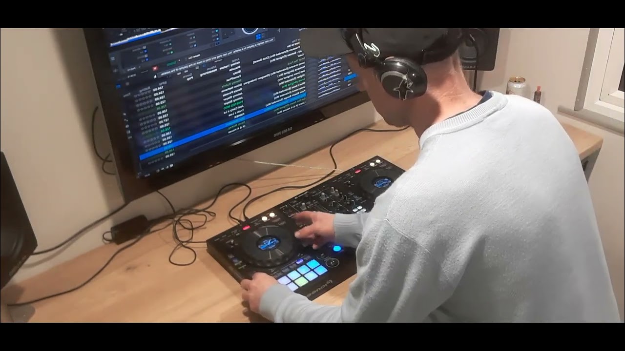 TECH HOUSE MIX.  March 2022 Dj John Wright . Pioneer DDJ 800.