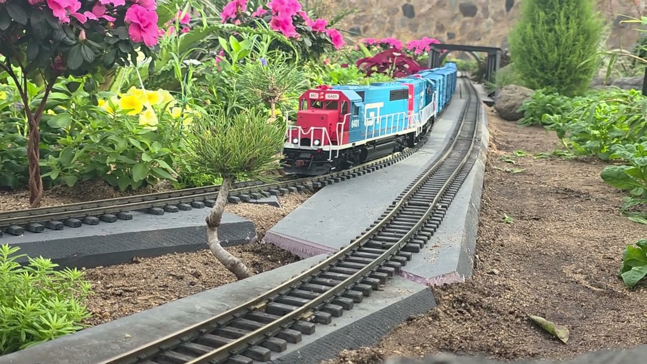 Garden Scale Trains at the Mitchell Park Domes