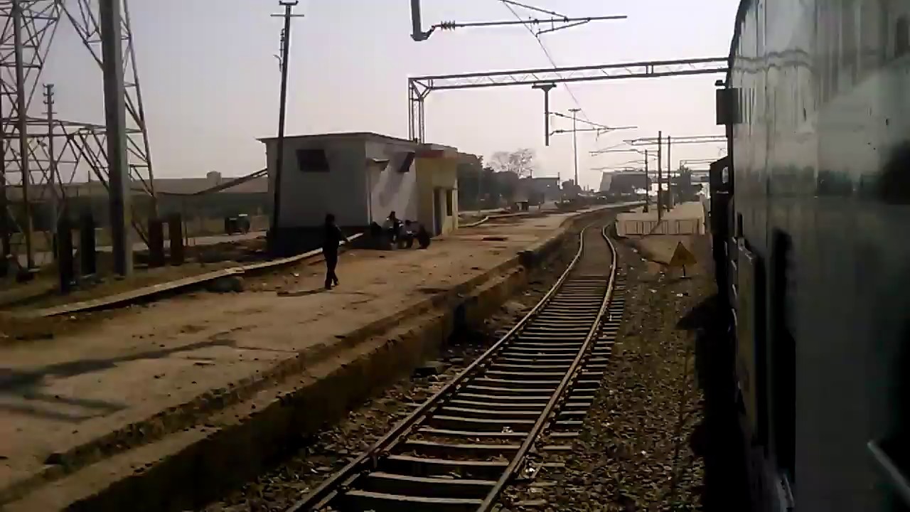Datia Railway Station  |Indore -Jhansi|  intercity express | arriving at Datia Railway Station.